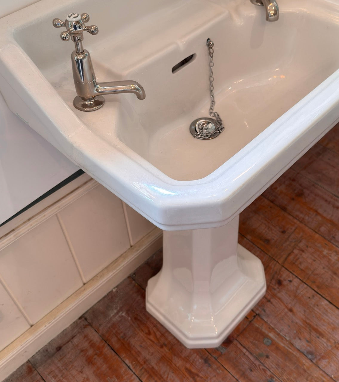 "Standard" 1930s Basin and Pedestal.