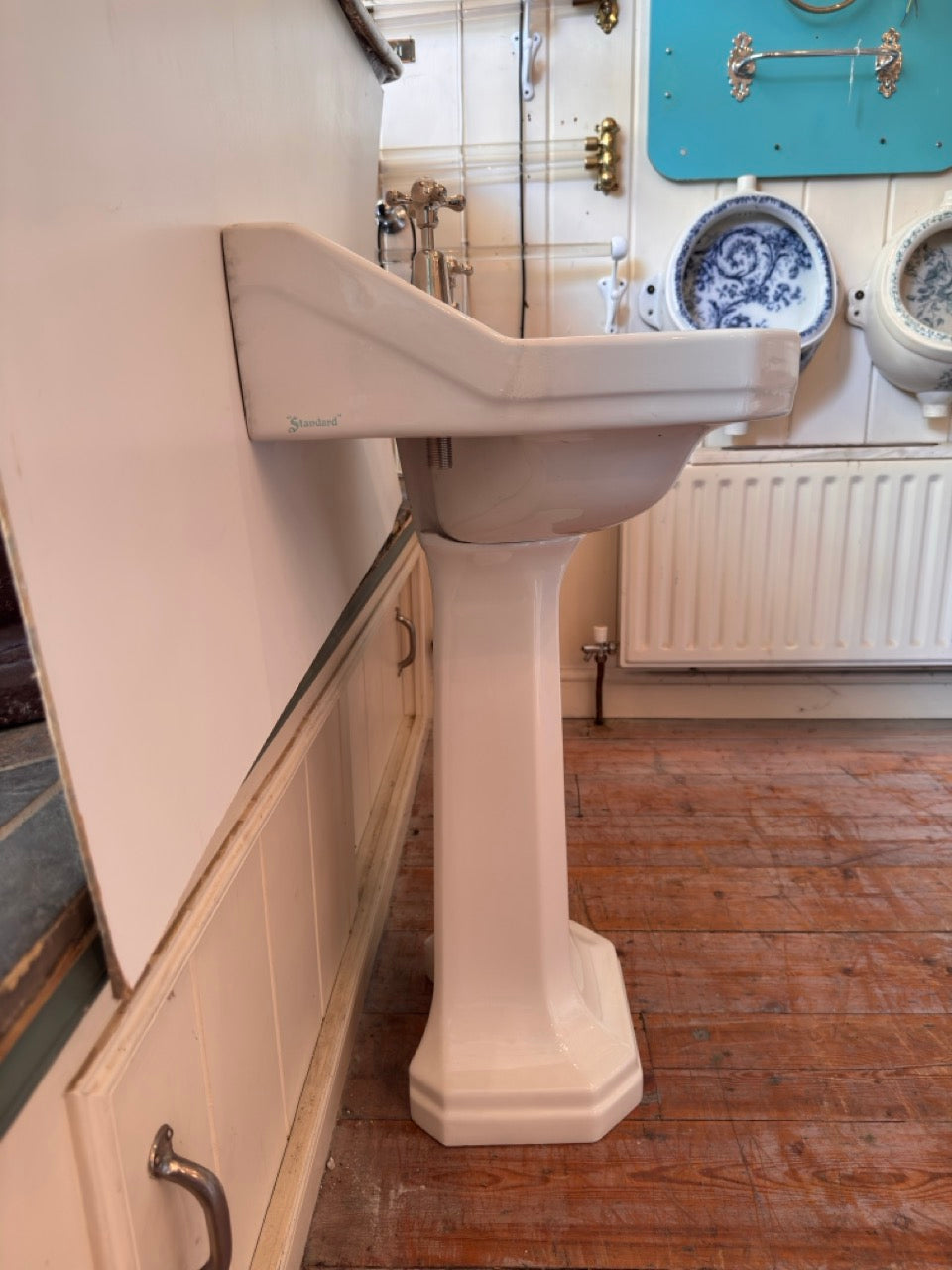 "Standard" 1930s Basin and Pedestal.