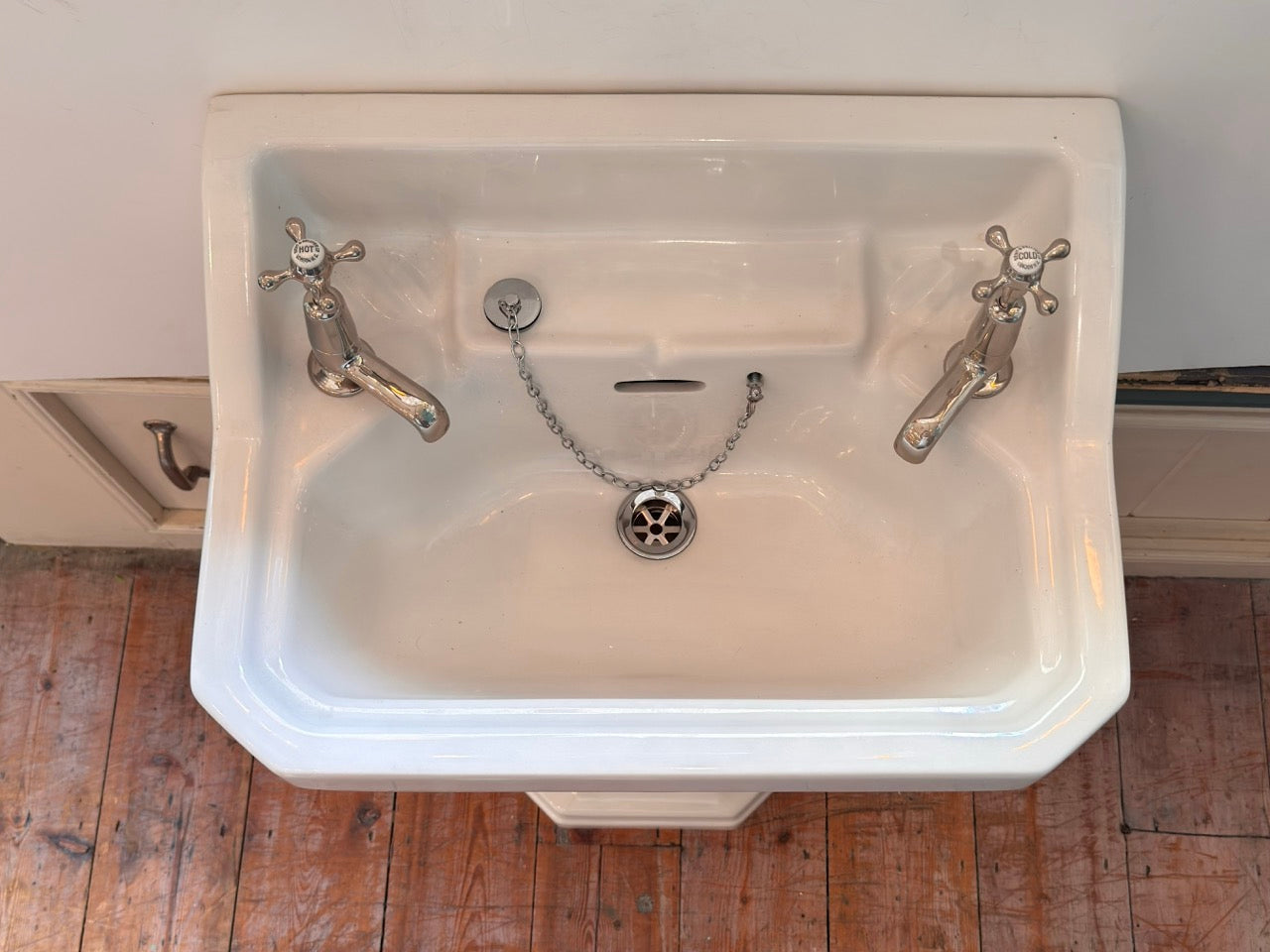 "Standard" 1930s Basin and Pedestal.