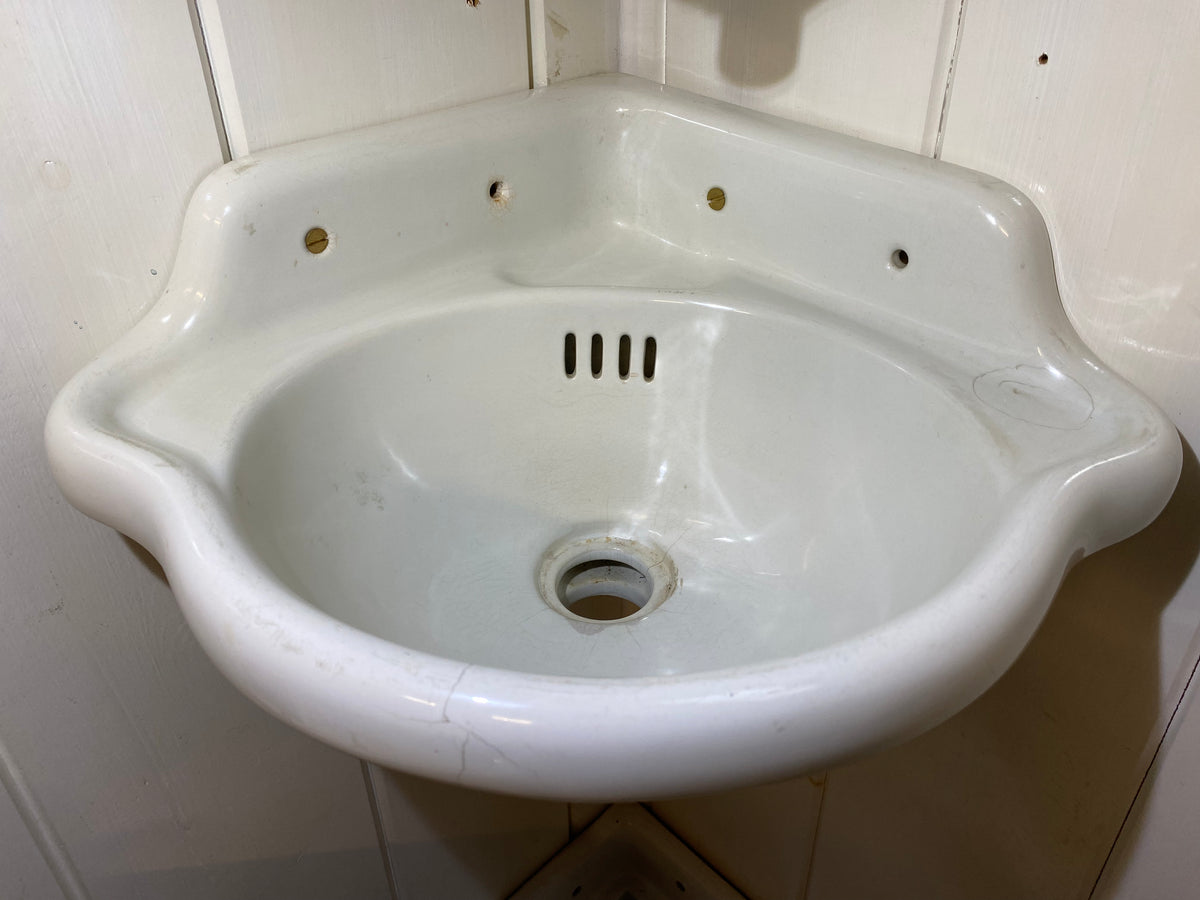 Small Royal Doulton Corner Basin C.1920 – stiffkey-bathrooms