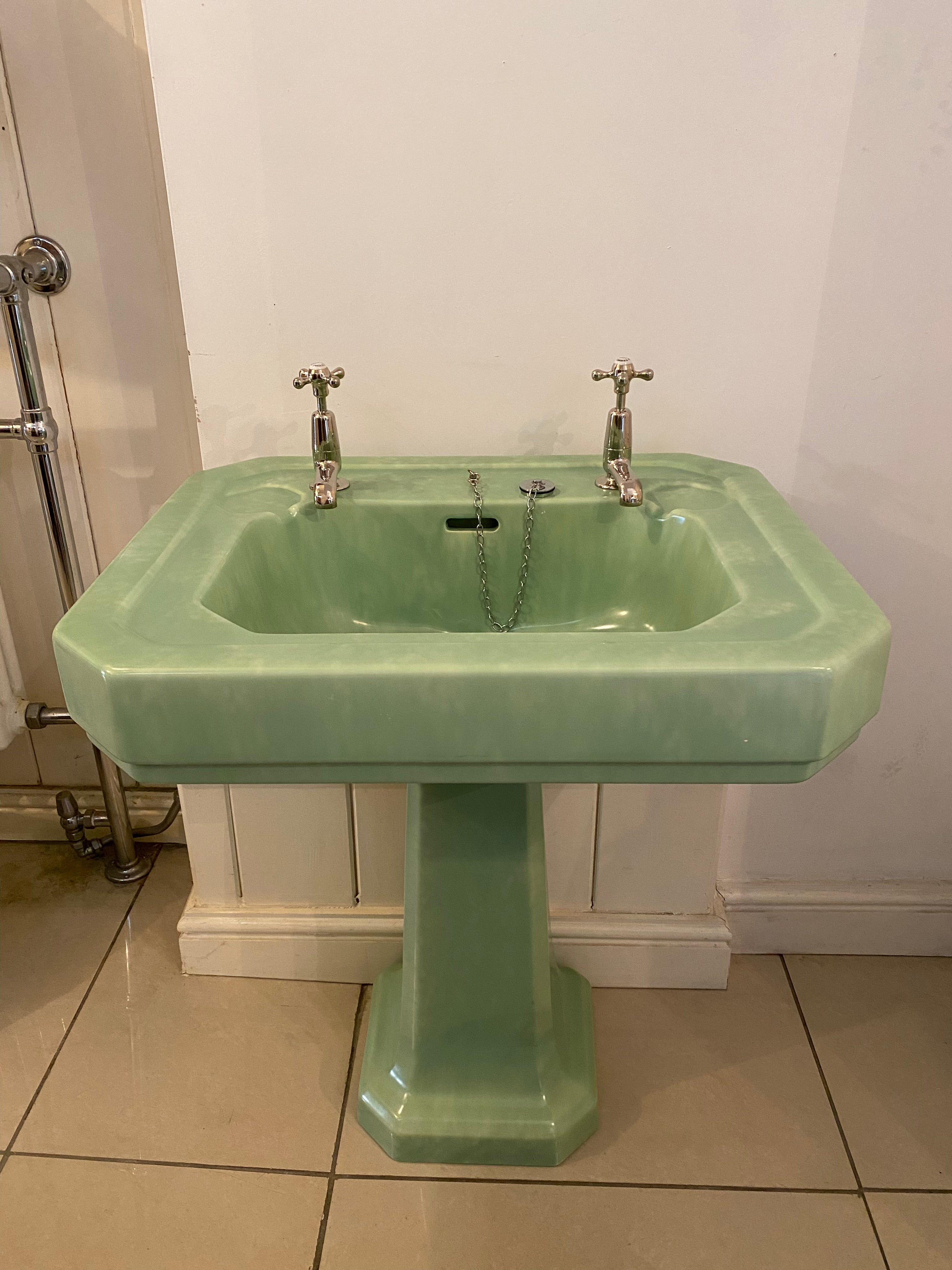 Art Deco Basin & Pedestal in a Marbled/Sponged Pea Green Glaze C.1930