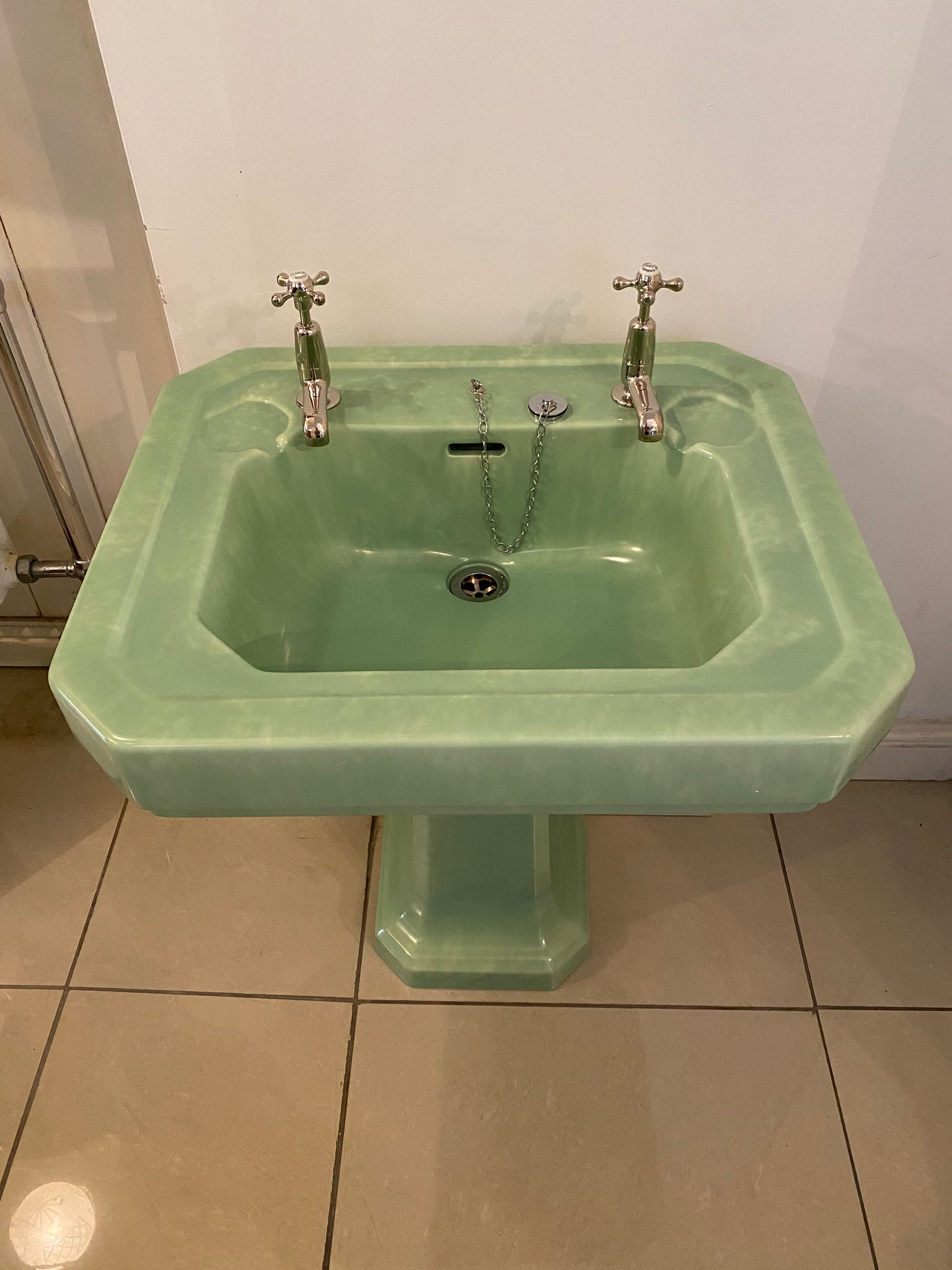Art Deco Basin & Pedestal in a Marbled/Sponged Pea Green Glaze C.1930