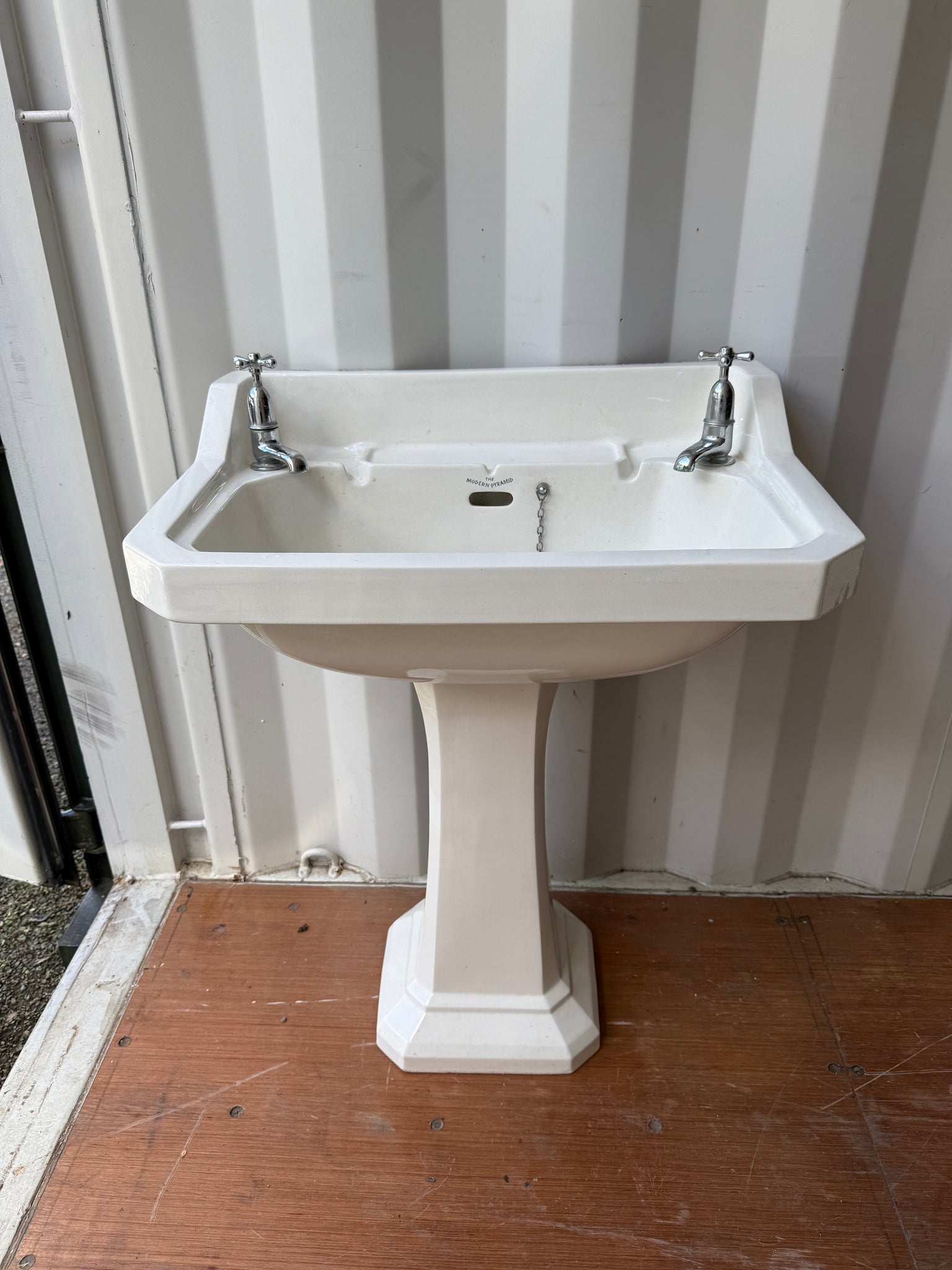 Art Deco Basin and Pedestal "THE MODERN PYRAMID" C.1930