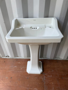 The "SUPERIUS" Basin and Pedestal by BRISTOL C.1930