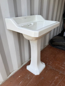 The "SUPERIUS" Basin and Pedestal by BRISTOL C.1930