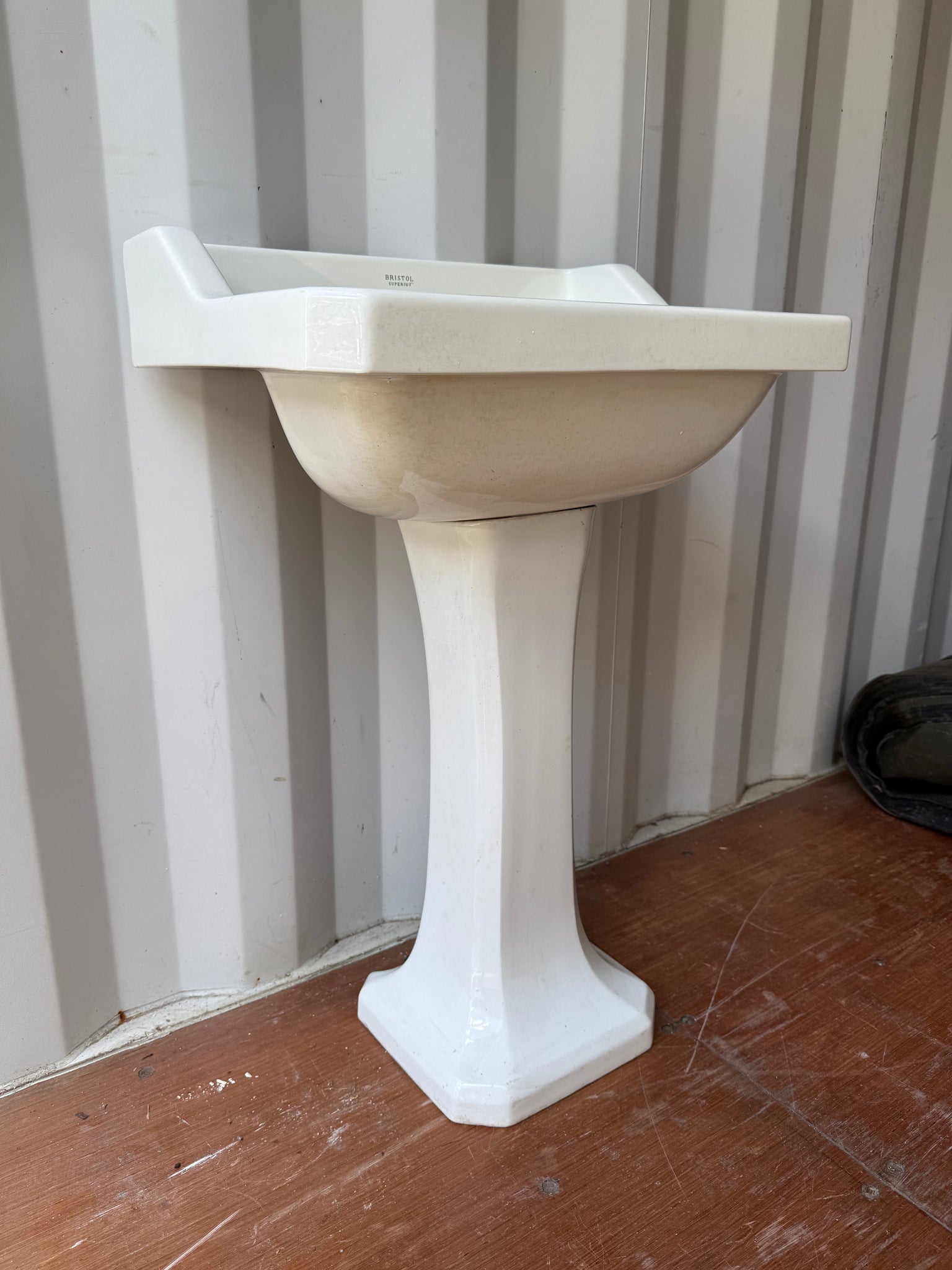 The "SUPERIUS" Basin and Pedestal by BRISTOL C.1930