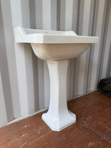 The "SUPERIUS" Basin and Pedestal by BRISTOL C.1930