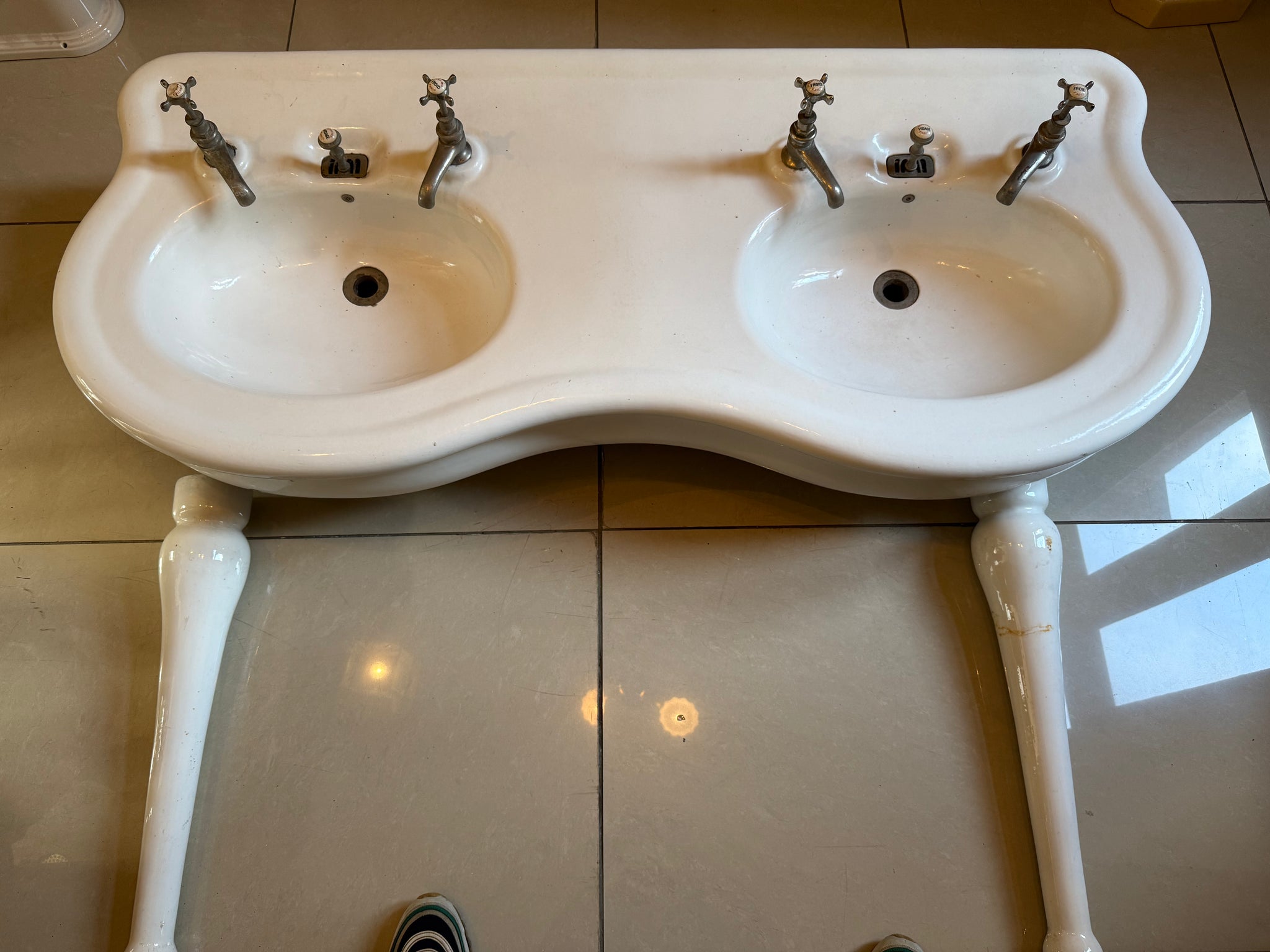 Large Vintage  Serpentine-Fronted Double Basin by Porcher, Paris C.1900 on Glazed Fireclay Legs